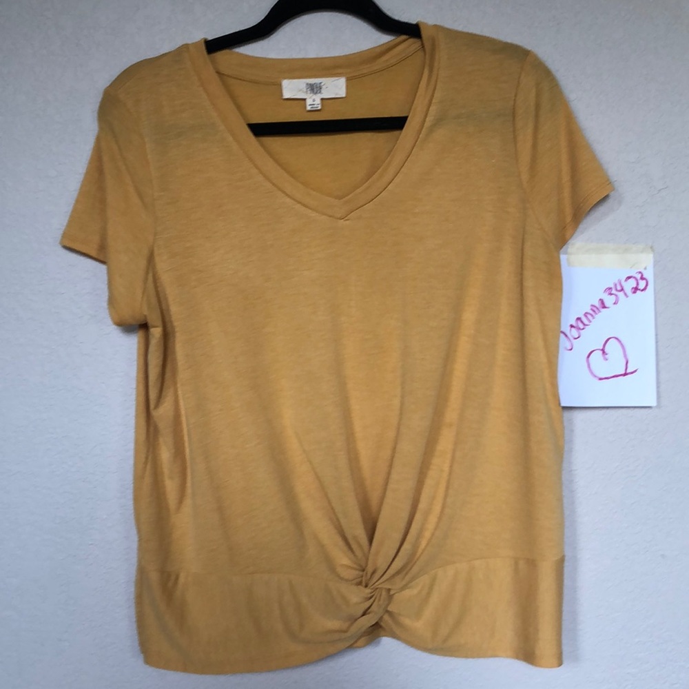 Pinque knot front shirt.
